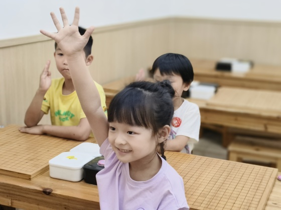 在歡樂的課堂里，孩子們沉浸在愉悅的氛圍中，享受著每一次的探索與學(xué)習(xí)~_副本.jpg