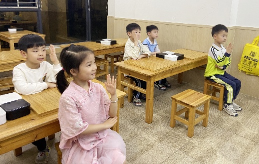 小棋手上起課來非常投入，勤奮認真的你，必定收到累累的碩果_副本.jpg
