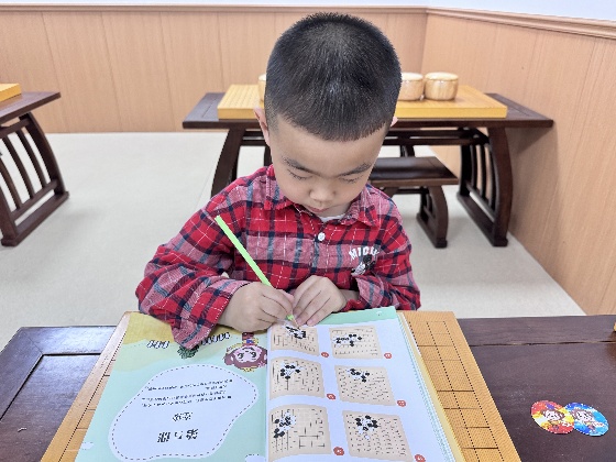 小小棋手_副本.jpg